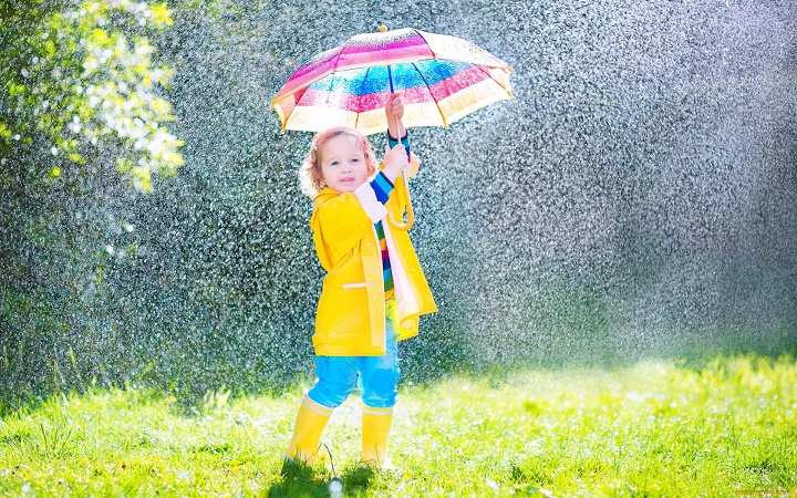 Весенний must have: выбираем детский зонтик и дождевик