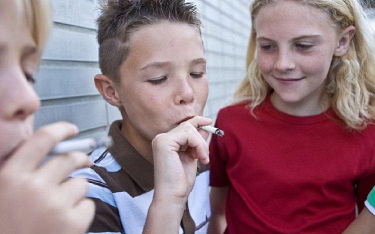 подростки курят