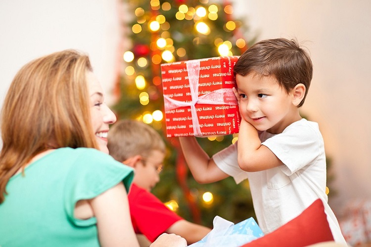 ​Когда мама — Гринч: о том, какие подарки нельзя дарить детям на Новый год