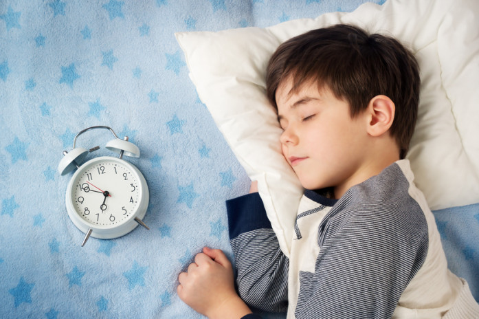 Лунатизм у детей: почему ребенок ходит во сне и надо ли его лечить