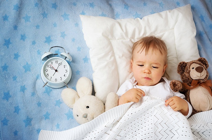 Зачем, когда и как учить ребёнка спать в одиночестве