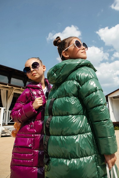 Зелёное и смородиновое пальто для девочки — суперцвета для супервесны!