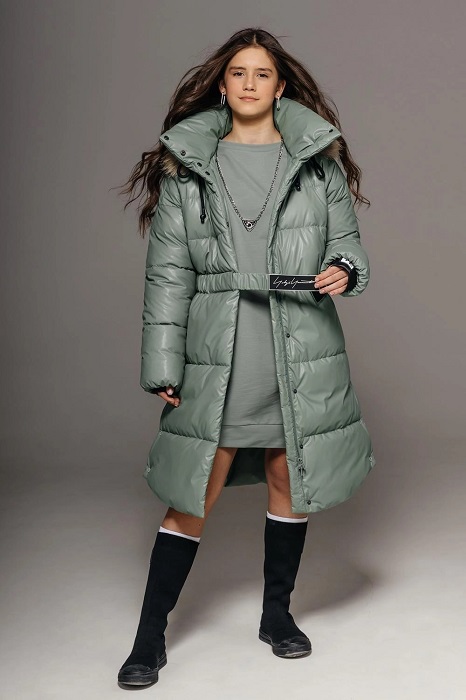 Когда классика соединяется со спортивным стилем: обзор пальто для девочки ЗС-964