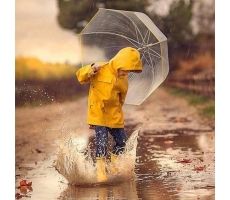 Как одеть ребёнка, когда на улице дождь, слякоть и грязь